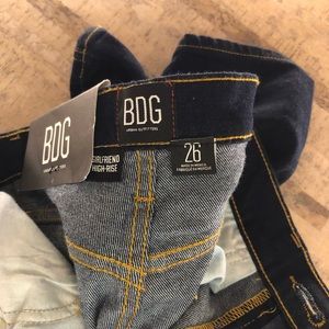 Never Worn urban outfitters BDG girlfriend jeans.